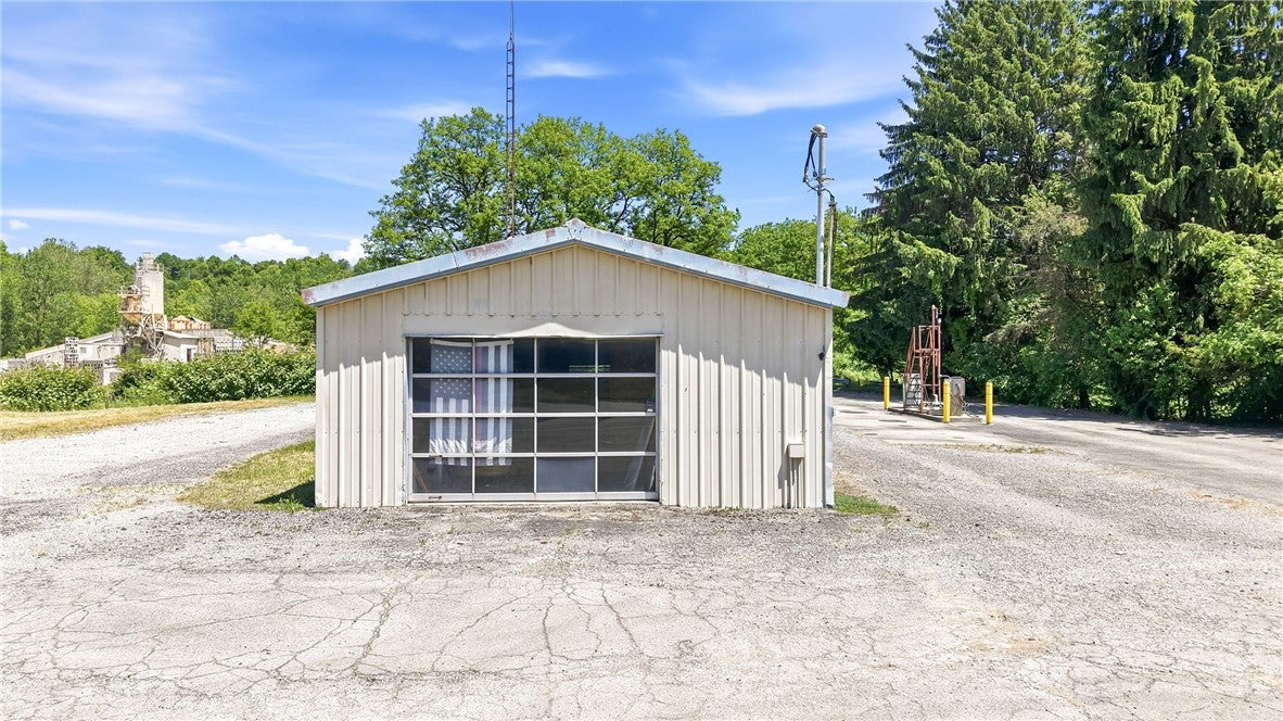 3433 Sharon Rd