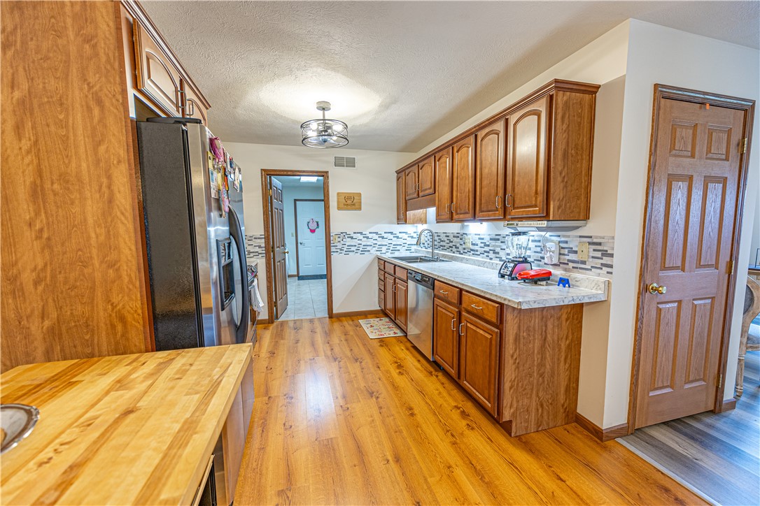 1089 Timberwood Dr Dr, Beaver Falls, Pennsylvania image 6