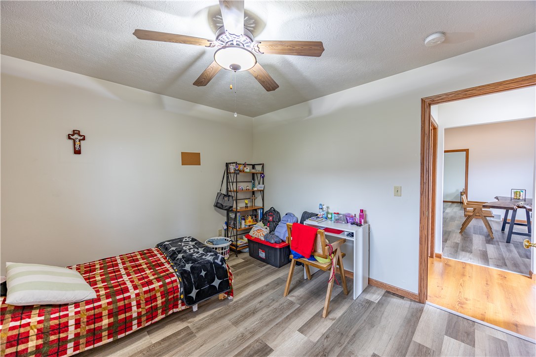 1089 Timberwood Dr Dr, Beaver Falls, Pennsylvania image 13