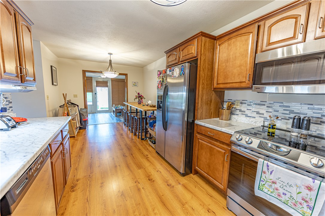 1089 Timberwood Dr Dr, Beaver Falls, Pennsylvania image 5