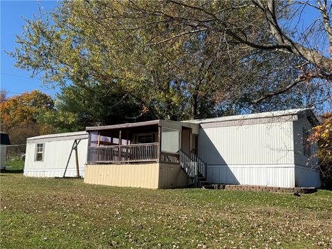 Photo of 552 Village Dr, Butler, PA 16001 (MLS # 1727419)