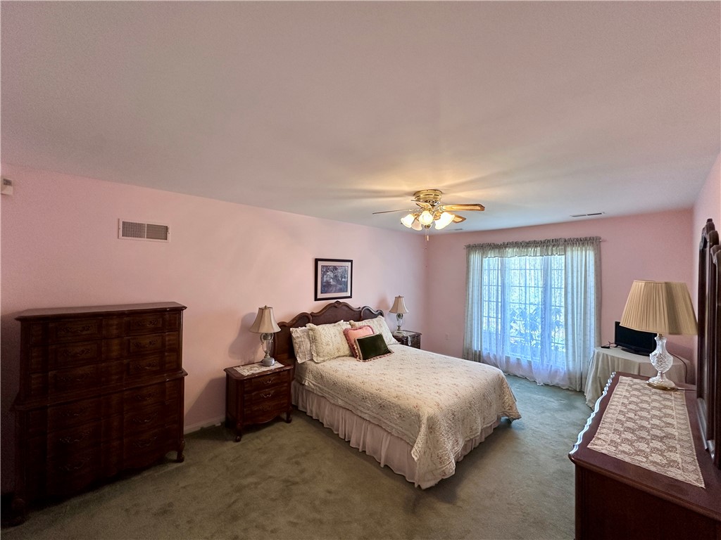 Neshannock Twp, Pennsylvania 16105, United States, 2 Bedrooms Bedrooms, ,2 BathroomsBathrooms,Residential,Pending,111407