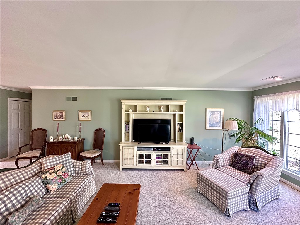 Neshannock Twp, Pennsylvania 16105, United States, 2 Bedrooms Bedrooms, ,2 BathroomsBathrooms,Residential,Pending,111407