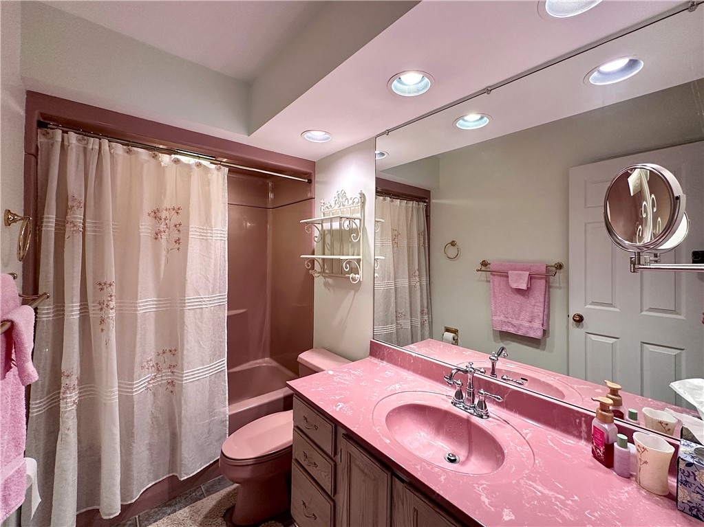 Neshannock Twp, Pennsylvania 16105, United States, 2 Bedrooms Bedrooms, ,2 BathroomsBathrooms,Residential,Pending,111407