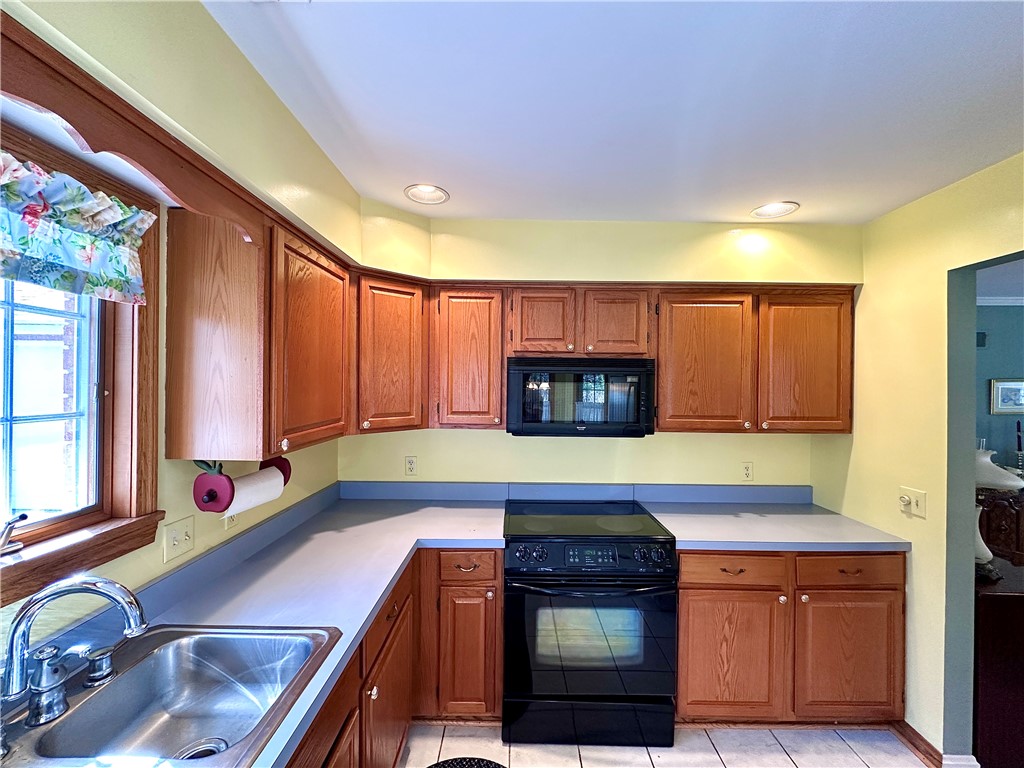 Neshannock Twp, Pennsylvania 16105, United States, 2 Bedrooms Bedrooms, ,2 BathroomsBathrooms,Residential,Pending,111407