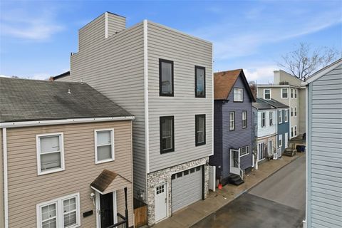 Photo of 1912 Fox Way, Pittsburgh, PA 15203 (MLS # 1742933)