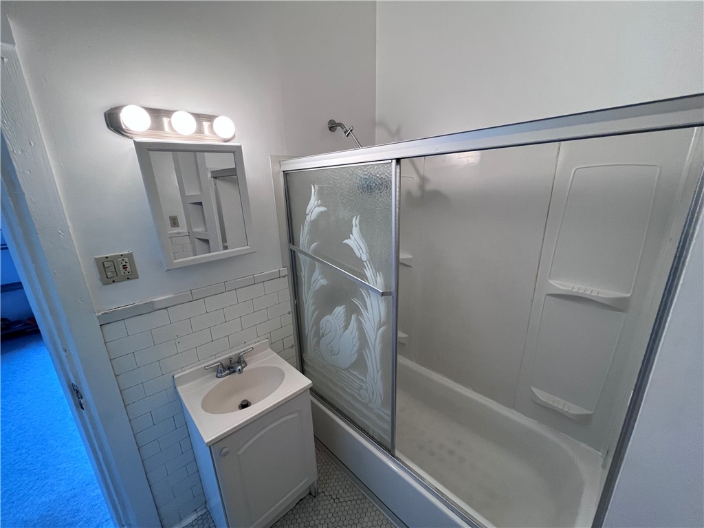 Bloomfield, Pennsylvania 15224, United States, 2 Bedrooms Bedrooms, ,1 BathroomBathrooms,Residential,Active,158005