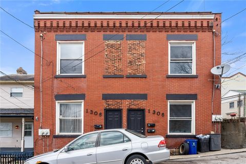 Photo of 1306 Complete St, Pittsburgh, PA 15212 (MLS # 1747751)