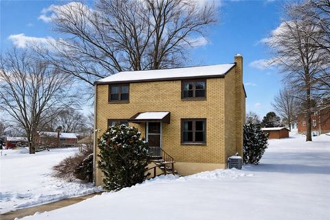 Photo of 119 Springhouse Dr, Butler, PA 16001 (MLS # 1739005)