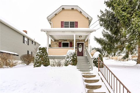 Photo of 800 N 4th St, Jeannette, PA 15644 (MLS # 1738998)