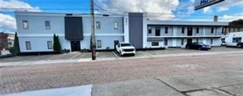 Photo of 401 Locust St, Coraopolis, PA 15108 (MLS # 1747433)