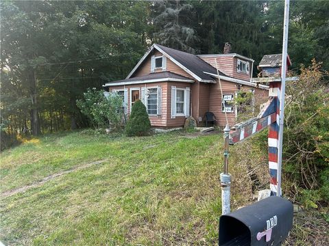 120 Roytown St Lincoln Twp PA 15501