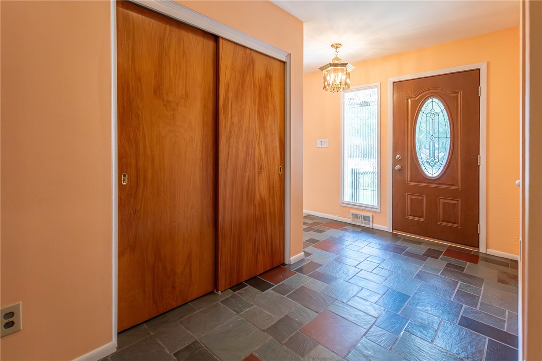 Sharon, Pennsylvania 16146, United States, 3 Bedrooms Bedrooms, ,2 BathroomsBathrooms,Residential,Active,220151