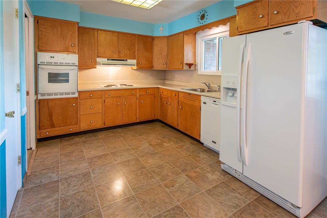 Sharon, Pennsylvania 16146, United States, 3 Bedrooms Bedrooms, ,2 BathroomsBathrooms,Residential,Active,220151