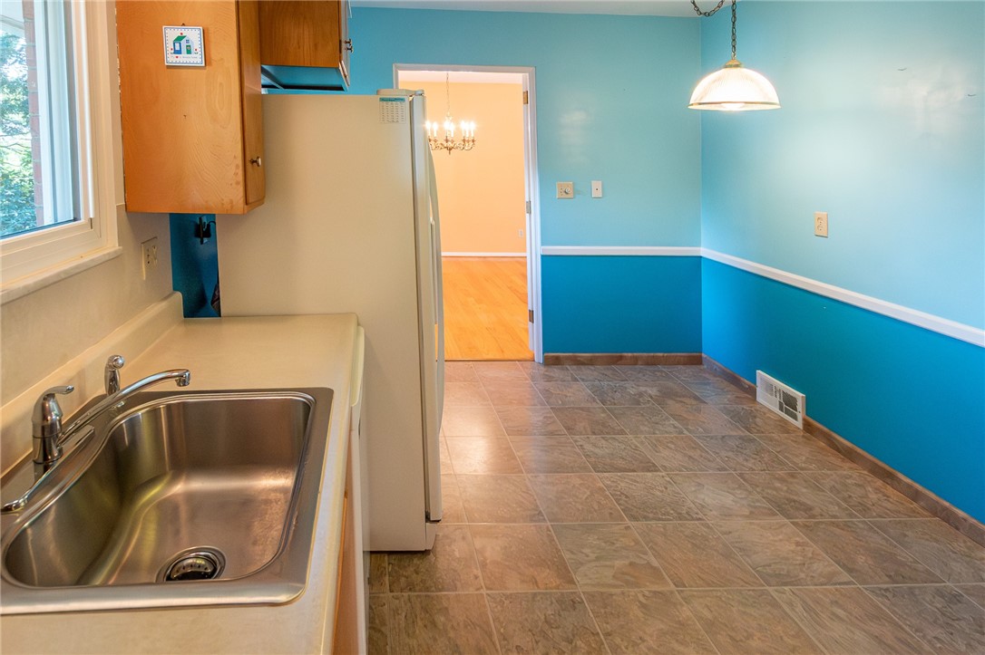 Sharon, Pennsylvania 16146, United States, 3 Bedrooms Bedrooms, ,2 BathroomsBathrooms,Residential,Active,220151