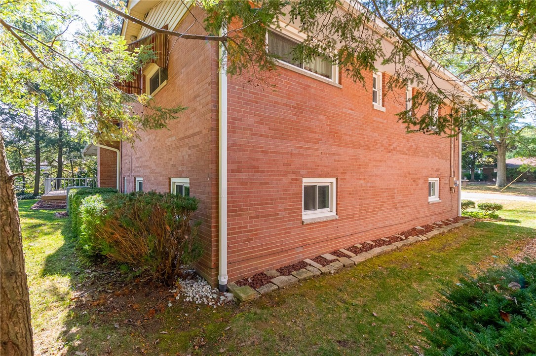 Sharon, Pennsylvania 16146, United States, 3 Bedrooms Bedrooms, ,2 BathroomsBathrooms,Residential,Active,220151