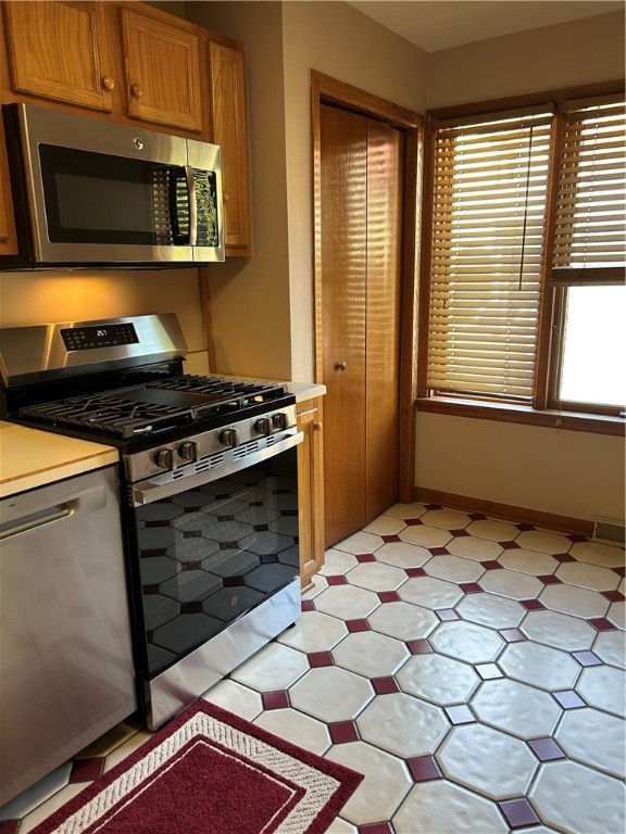 McCandless, Pennsylvania 15101, United States, 2 Bedrooms Bedrooms, ,2 BathroomsBathrooms,Residential,Active,212339