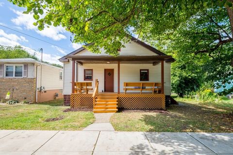 Photo of 133 Eckert St, Ambridge, PA 15003 (MLS # 1736923)