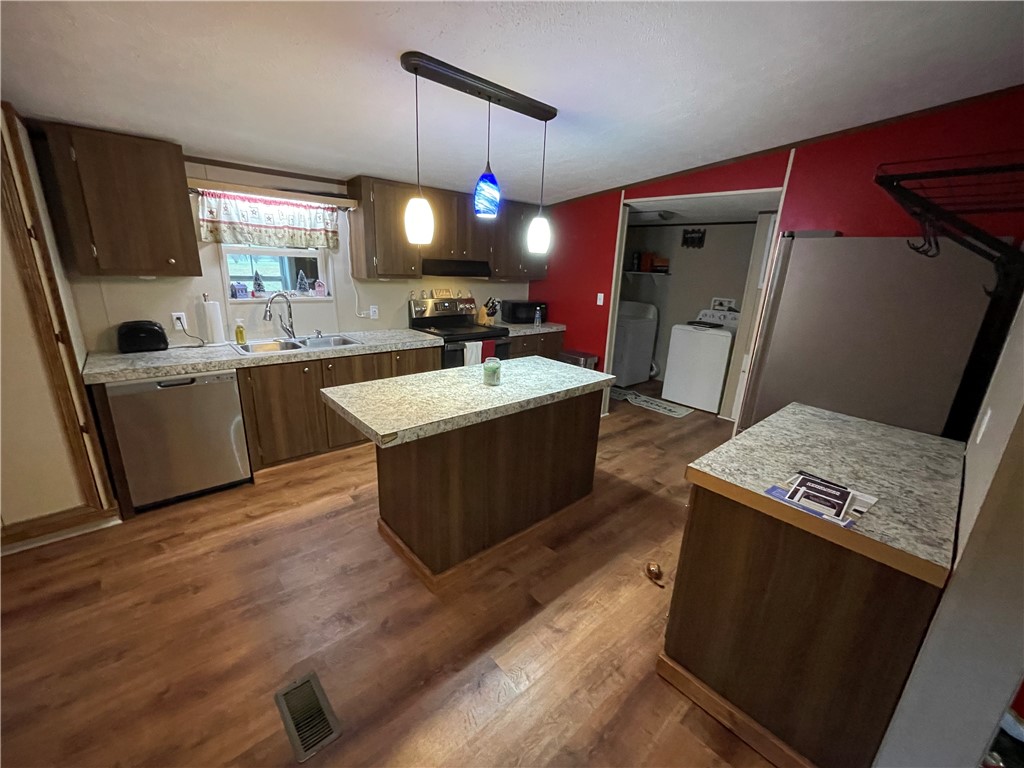 Brighton Twp, Pennsylvania 15009, United States, 3 Bedrooms Bedrooms, ,2 BathroomsBathrooms,Residential,Active,26263