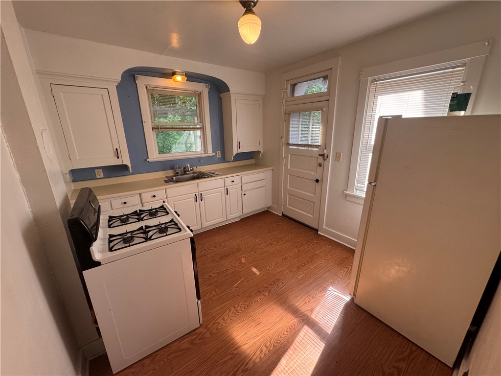 Brentwood, Pennsylvania 15227, United States, 2 Bedrooms Bedrooms, ,1 BathroomBathrooms,Residential,Active,171520