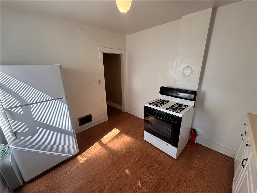 Brentwood, Pennsylvania 15227, United States, 2 Bedrooms Bedrooms, ,1 BathroomBathrooms,Residential,Active,171520