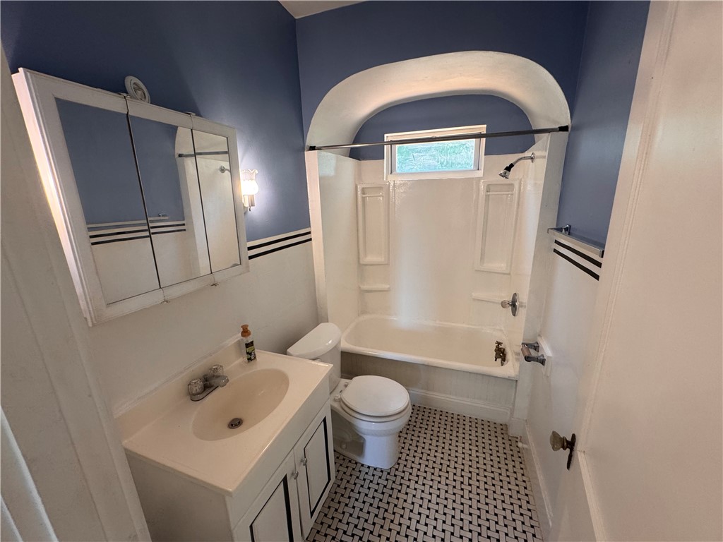 Brentwood, Pennsylvania 15227, United States, 2 Bedrooms Bedrooms, ,1 BathroomBathrooms,Residential,Active,171520