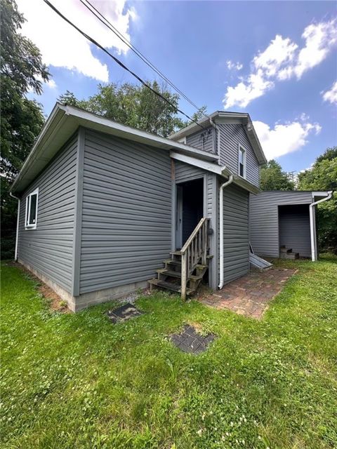 Photo of 717 Clarion St, Beaver, PA 15009 (MLS # 1711978)