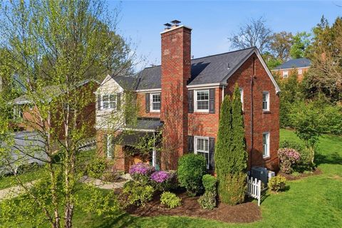 Photo of 1816 Vollmer Dr, Glenshaw, PA 15116 (MLS # 1749811)