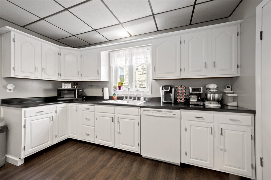 Connellsville, Pennsylvania 15425, United States, 3 Bedrooms Bedrooms, ,2 BathroomsBathrooms,Residential,Pending,158988