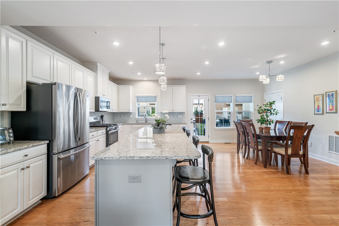 Cranberry Twp, Pennsylvania 16066, United States, 3 Bedrooms Bedrooms, ,3 BathroomsBathrooms,Residential,Contingent,77027