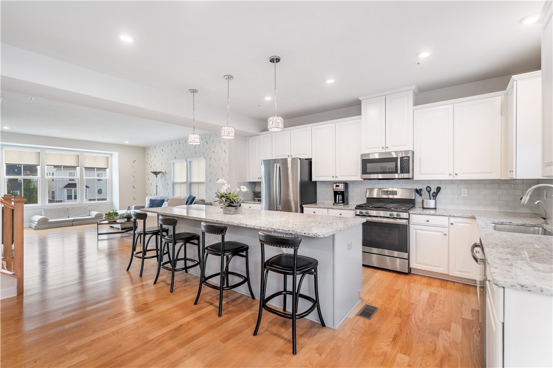 Cranberry Twp, Pennsylvania 16066, United States, 3 Bedrooms Bedrooms, ,3 BathroomsBathrooms,Residential,Contingent,77027