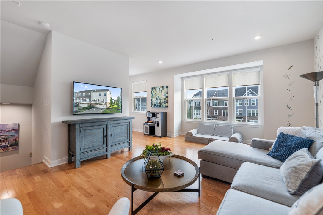 Cranberry Twp, Pennsylvania 16066, United States, 3 Bedrooms Bedrooms, ,3 BathroomsBathrooms,Residential,Contingent,77027