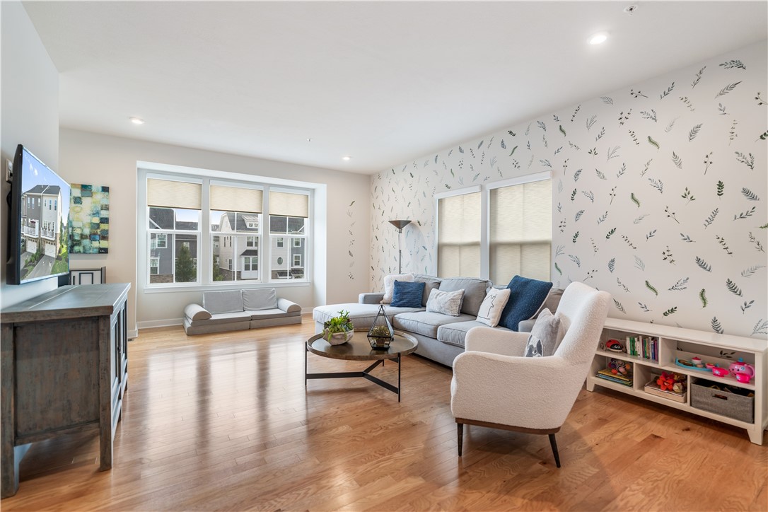 Cranberry Twp, Pennsylvania 16066, United States, 3 Bedrooms Bedrooms, ,3 BathroomsBathrooms,Residential,Contingent,77027