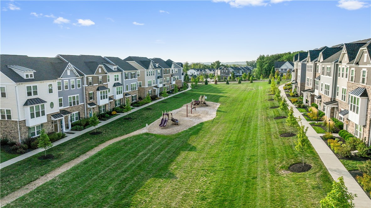 Cranberry Twp, Pennsylvania 16066, United States, 3 Bedrooms Bedrooms, ,3 BathroomsBathrooms,Residential,Contingent,77027