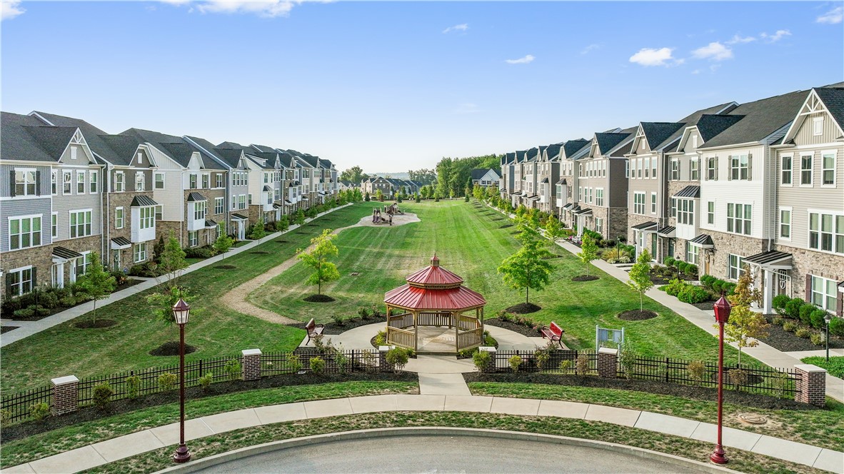 Cranberry Twp, Pennsylvania 16066, United States, 3 Bedrooms Bedrooms, ,3 BathroomsBathrooms,Residential,Contingent,77027