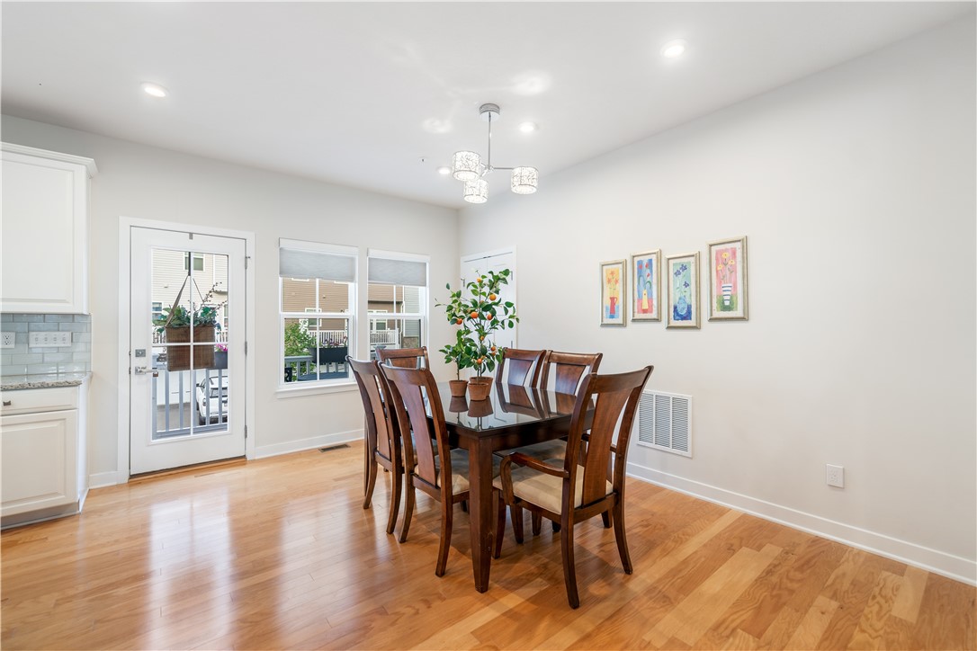 Cranberry Twp, Pennsylvania 16066, United States, 3 Bedrooms Bedrooms, ,3 BathroomsBathrooms,Residential,Contingent,77027