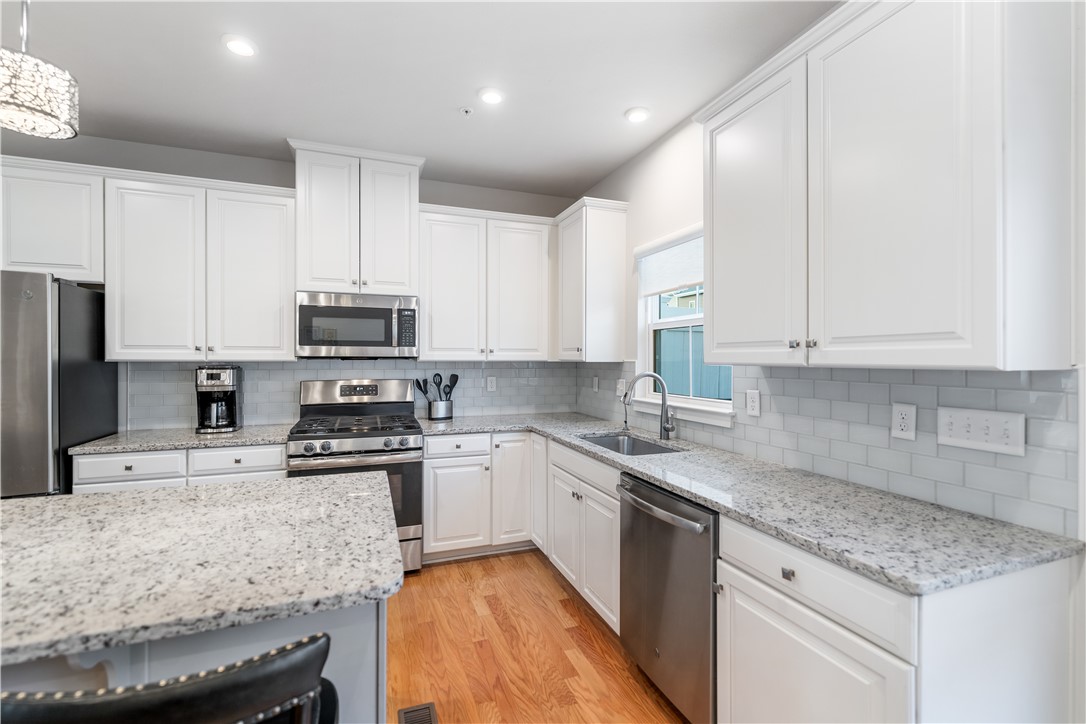 Cranberry Twp, Pennsylvania 16066, United States, 3 Bedrooms Bedrooms, ,3 BathroomsBathrooms,Residential,Contingent,77027