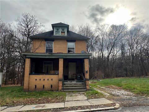 Photo of 1013 W Washington Street, New Castle, PA 16101 (MLS # 1732317)