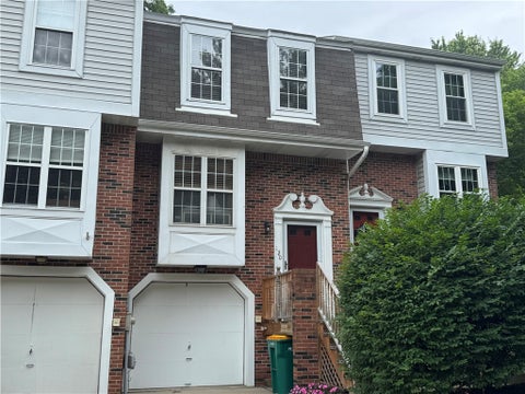 Townhouse For Sale - 120 Spruce Ct Ct<br/> Ross Twp, PA 15229