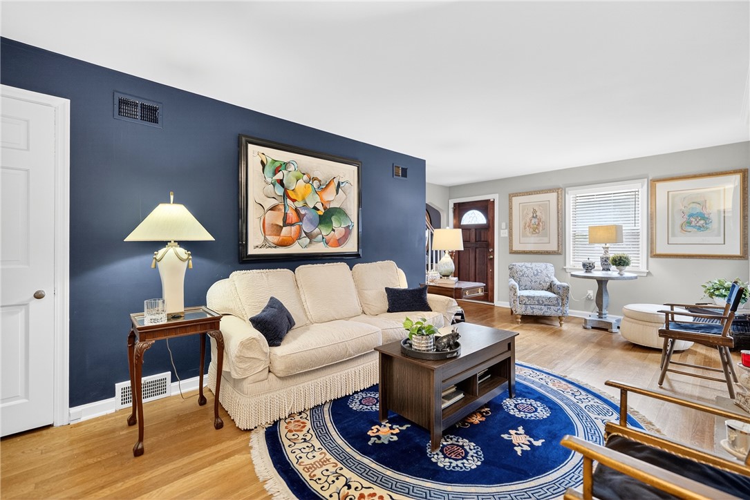 Ingram, Pennsylvania 15205, United States, 3 Bedrooms Bedrooms, ,2 BathroomsBathrooms,Residential,Active,168065