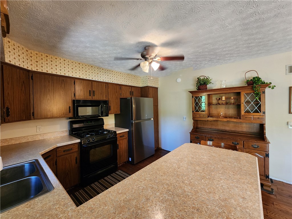 Coolspring Twp, Pennsylvania 16137, United States, 3 Bedrooms Bedrooms, ,2 BathroomsBathrooms,Residential,Contingent,53349