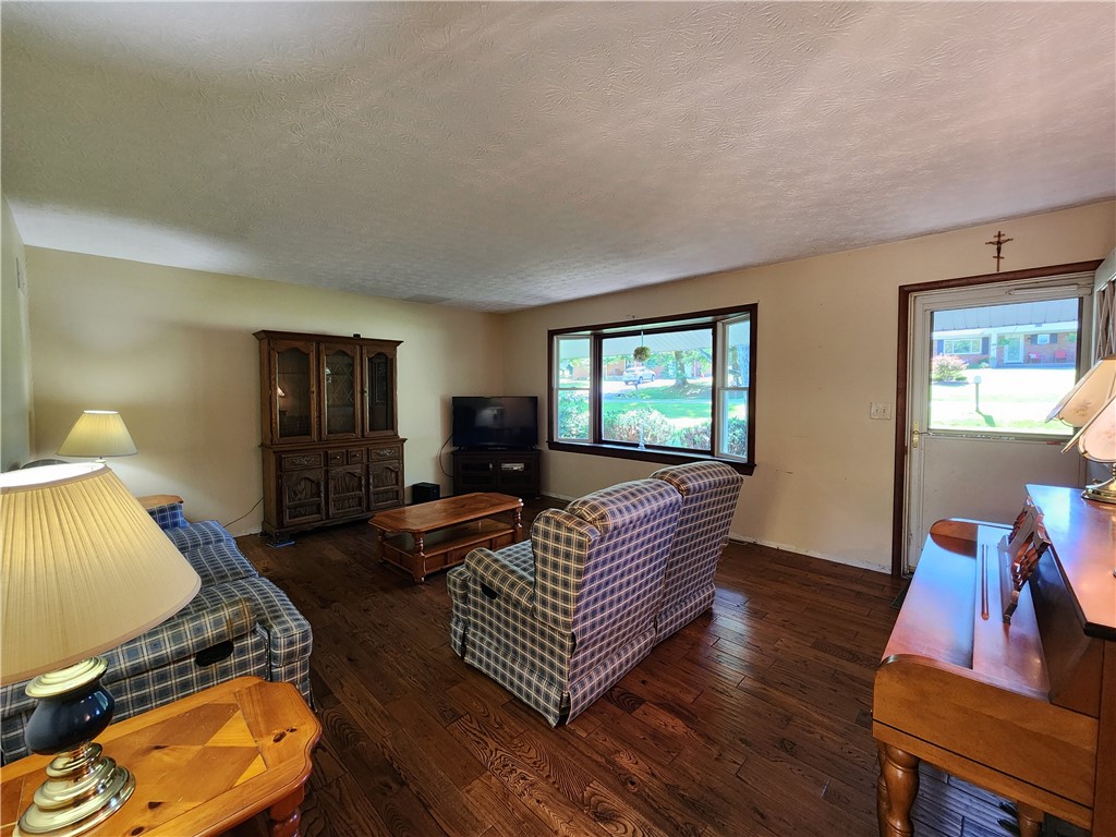 Coolspring Twp, Pennsylvania 16137, United States, 3 Bedrooms Bedrooms, ,2 BathroomsBathrooms,Residential,Contingent,53349