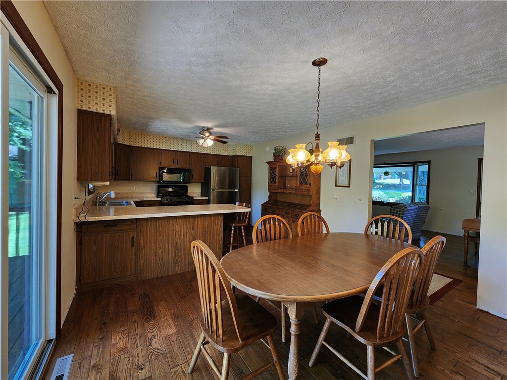 Coolspring Twp, Pennsylvania 16137, United States, 3 Bedrooms Bedrooms, ,2 BathroomsBathrooms,Residential,Contingent,53349