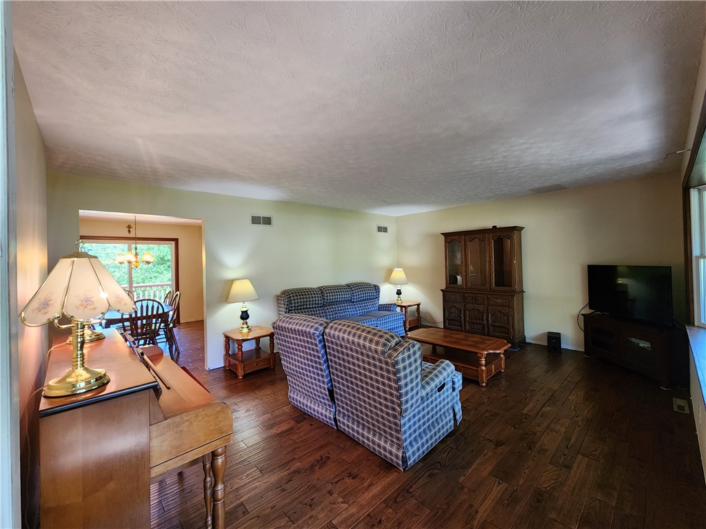 Coolspring Twp, Pennsylvania 16137, United States, 3 Bedrooms Bedrooms, ,2 BathroomsBathrooms,Residential,Contingent,53349