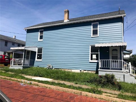 Photo of 314-316 Linden Avenue, Vandergrift, PA 15690 (MLS # 1726442)