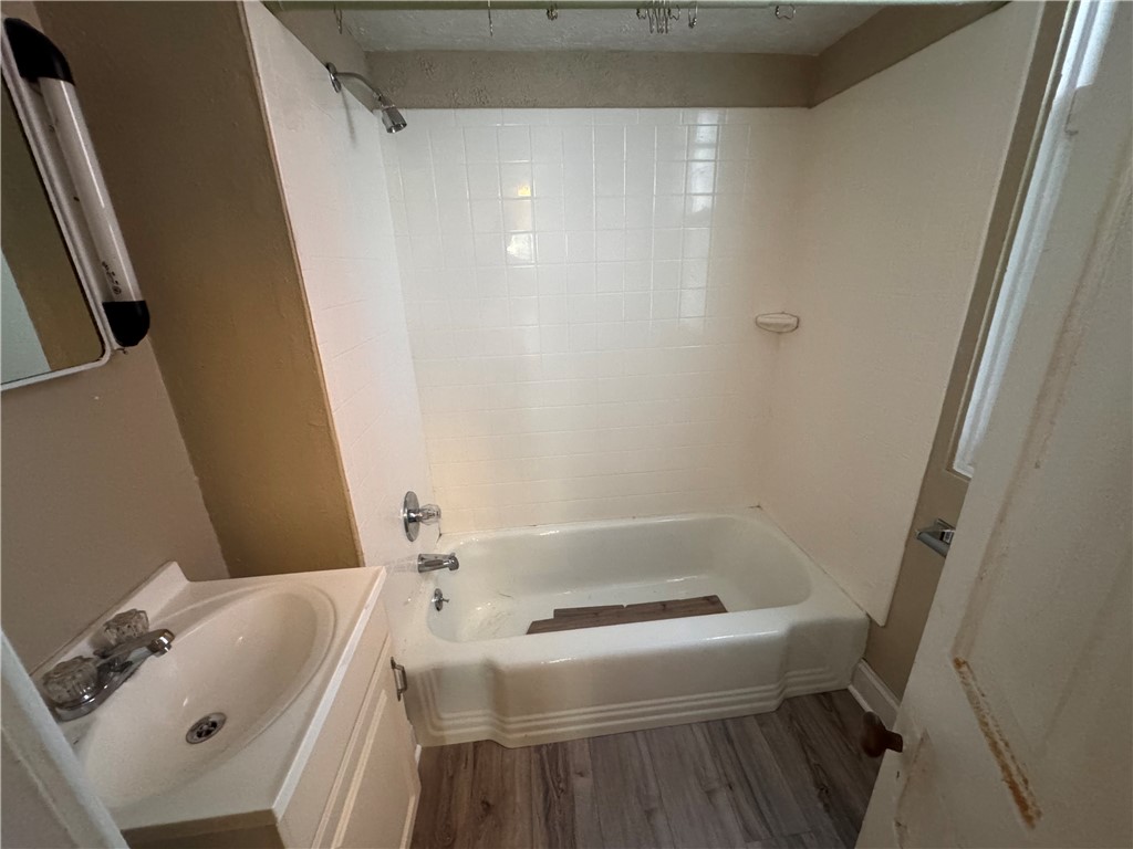 Bloomfield, Pennsylvania 15224, United States, 2 Bedrooms Bedrooms, ,2 BathroomsBathrooms,Residential,Active,154890