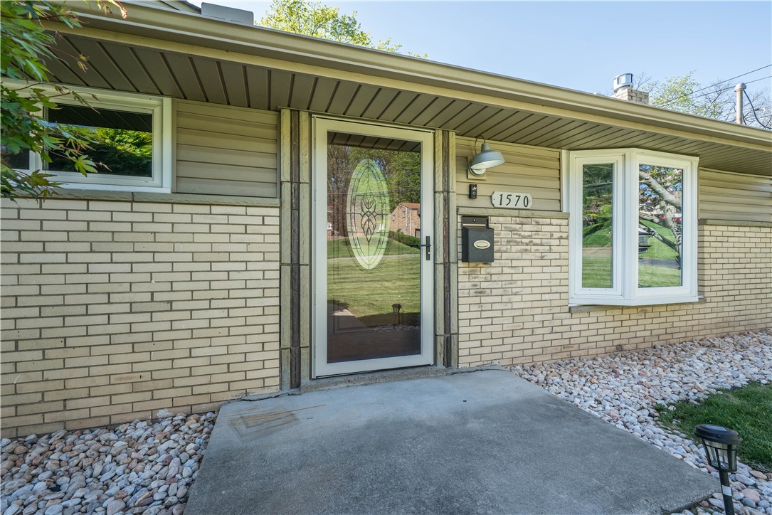 1570 Lucille Dr Dr, Bethel Park, Pennsylvania image 4