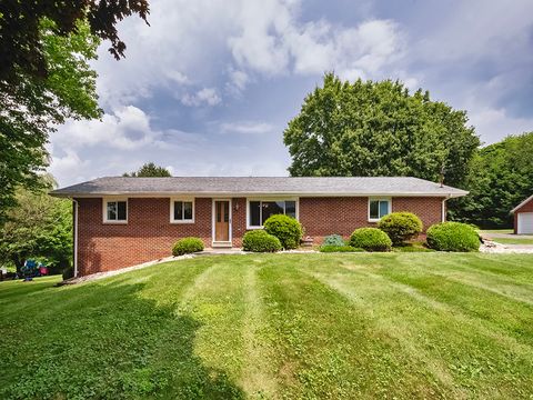 Photo of 327 Hannahstown Rd, Cabot, PA 16023 (MLS # 1726796)