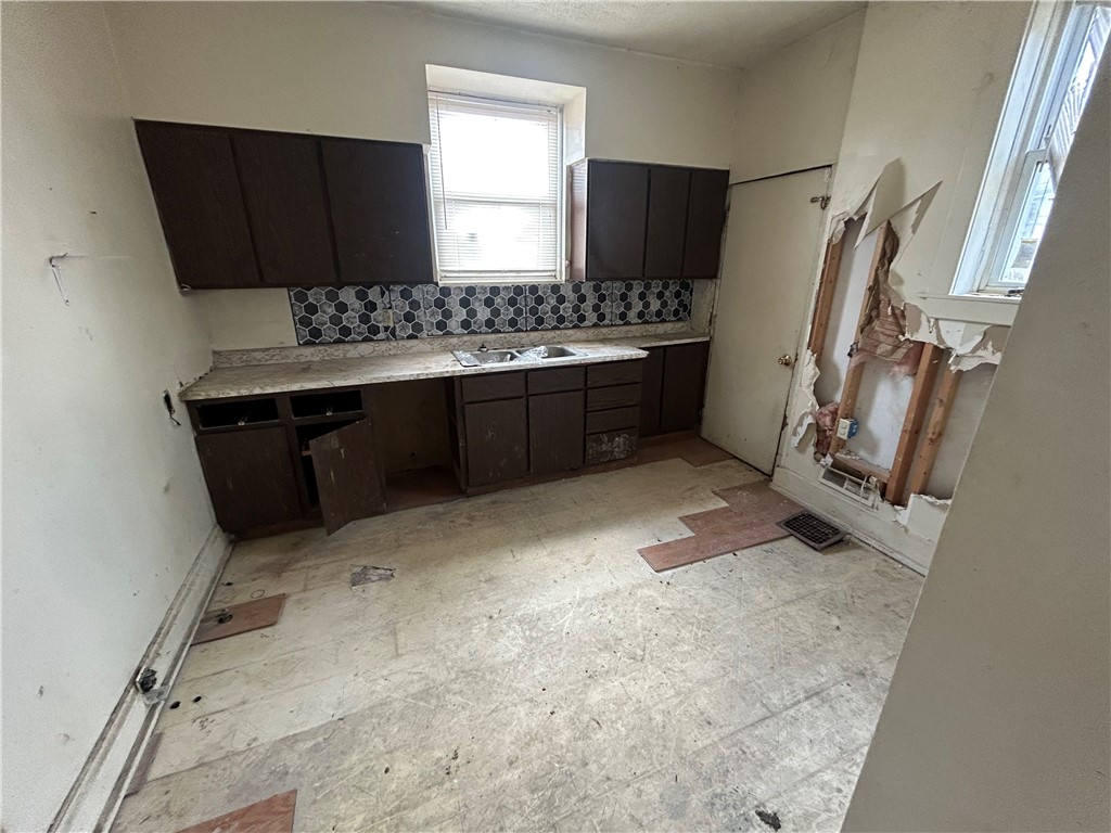 15 Cleveland Ave Ave, Uniontown, Pennsylvania image 6
