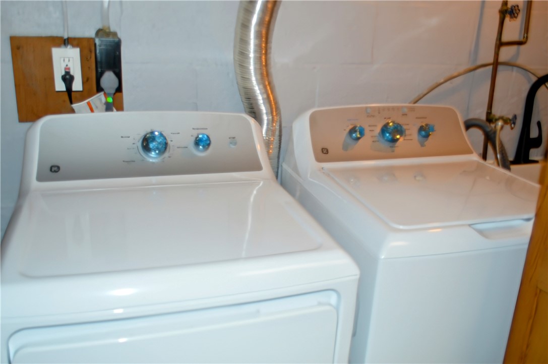 Wilkins Twp, Pennsylvania 15235, United States, 3 Bedrooms Bedrooms, ,2 BathroomsBathrooms,Residential,Contingent,78511